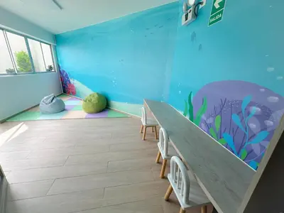 a classroom with a table and an aquarium on the wall at Exclusivo con vista panorámica al mar - Ocean View in Lima