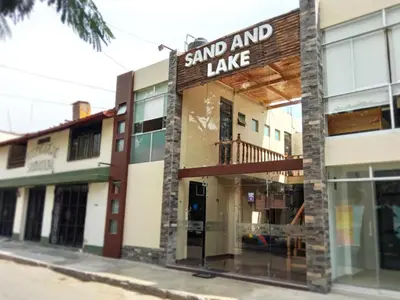 a building with a sign that reads sand and lake at Hotel Sand and Lake in Ica