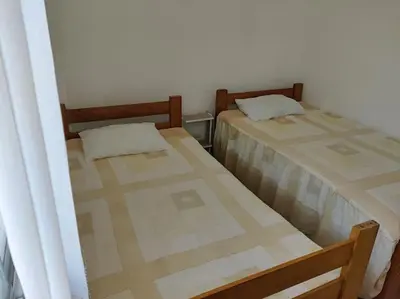 two beds sitting next to each other in a room at Excelente departamento frente al mar. in San Bartolo
