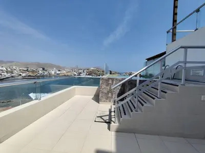 a staircase on a building with a view of the water at Excelente departamento frente al mar. in San Bartolo