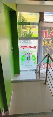 a stairway with a sign on the window of a store at HOTEL LA BELLA Y EL LEON in Huánuco
