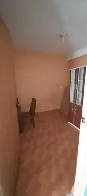 a empty room with a chair and a window at Hospedaje D'LEYDI in Lima