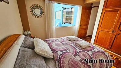 a bedroom with a bed and a window at Puma Wasi, céntrico, acogedor, bien iluminado in Cusco
