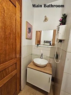 a small bathroom with a sink and a mirror at Puma Wasi, céntrico, acogedor, bien iluminado in Cusco