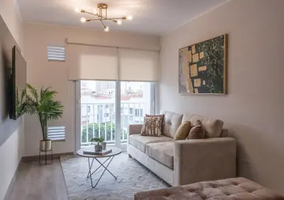 a living room with a couch and a table at Apartamento de estreno en Miraflores Gym/Piscina in Lima