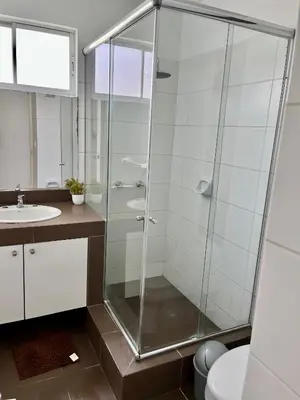a bathroom with a glass shower and a sink at 1er Piso Vista a Bahía Paracas - Las Velas 102 T1 in Paracas