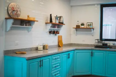 a kitchen with blue cabinets and a counter top at Hermosa casa en Valle Sagrado in Cusco