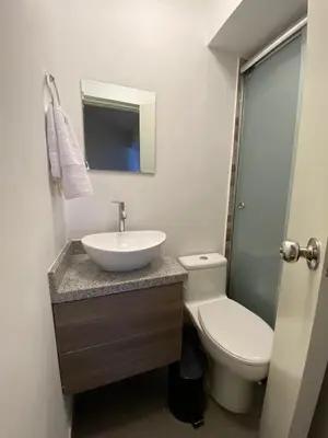 a bathroom with a sink and a toilet and a mirror at APARTAMENTO COMPLETO EN LA MEJOR ZONA DE MIRAFLORES in Lima