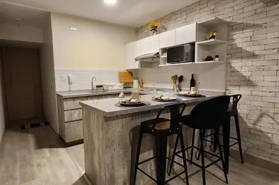 a kitchen with a counter and two bar stools at Departamento Zona Céntrica, de estreno in Lima