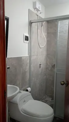 a bathroom with a shower and a toilet and a sink at Departamento Céntrico y Acogedor in Huancayo