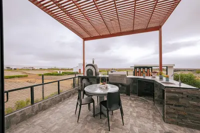 a patio with a table and chairs on a balcony at Mar y campo Casa Huarca in La Isla