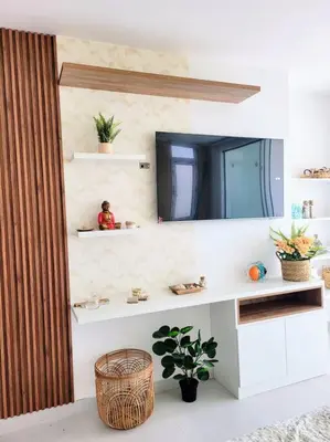 a bathroom with a sink and a mirror at HERMOSA CASA CON PISCINA FRENTE AL MAR - PRIMERA FILA in Chincha Baja
