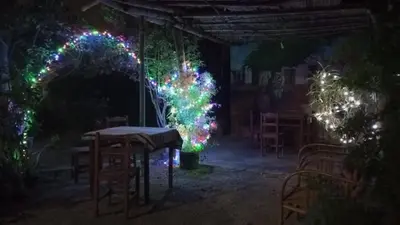 a room with a table and a christmas tree with lights at Departamento 5p Tierra del Sol Eterno - Ica centro in Ica