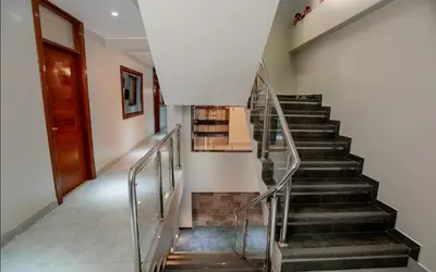 a staircase in a house with a glass railing at Hotel Melthon Urbans in Ayacucho