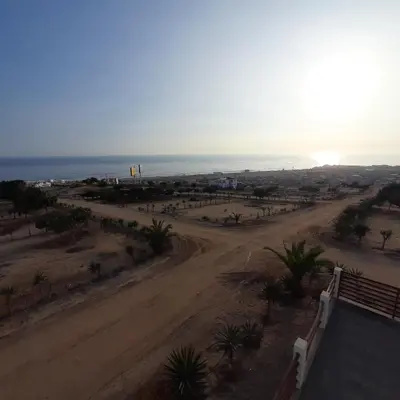 a view of a dirt road next to the ocean at CASA DE PLAYA Durante todo el año in Punta Negra