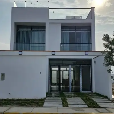 Casa en Asia con piscina