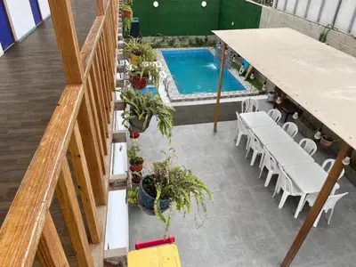 an overhead view of a swimming pool with plants at Villa Alfonso - Casa playa con piscina temperada in Lima