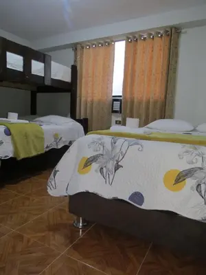 a bedroom with two bunk beds and a wooden floor at DEPARTAMENTO-Hospedaje EL RINCONCITO II 100m2, 3hab, 4baños, sala, comedor, cocina in Jauja