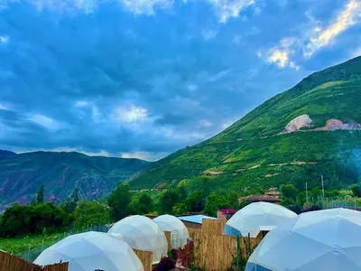 a group of white umbrellas in front of a mountain at MISKI SAMAY DOMO BOUTIQUE in Urubamba