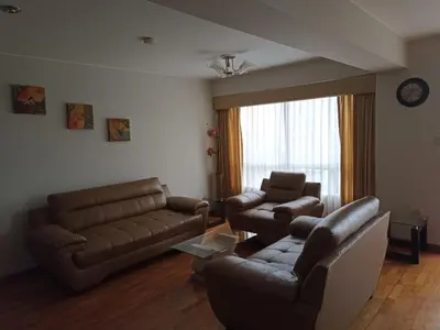 a living room with a couch and two couches at Comfortapartment in Lima