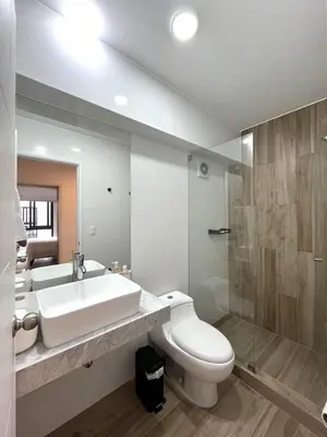 a bathroom with a sink and a toilet and a tub at Departamento de Estreno en Miraflores in Lima