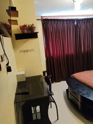 a room with a desk and a bed and a window at MACHUPICCHUROYAL B y B in Machu Picchu