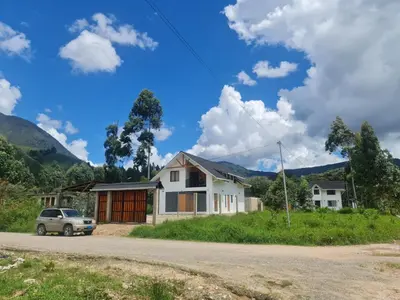 a house on the side of the road at La casa de Anni - Departamento 1 in Oxapampa