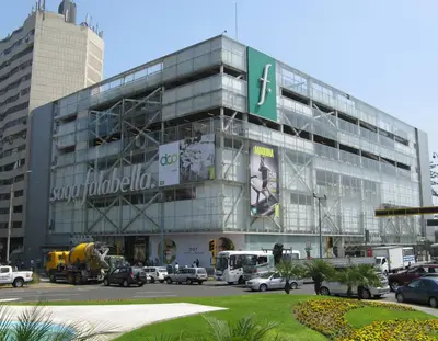a large glass building with cars parked in front of it at Departamento Calido y familiar in Lima
