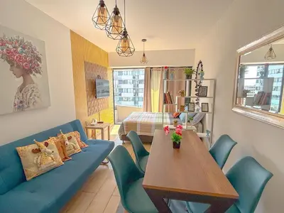 a living room with a blue couch and a table at Departamento exclusivo a un paso de San Isidro in Lima