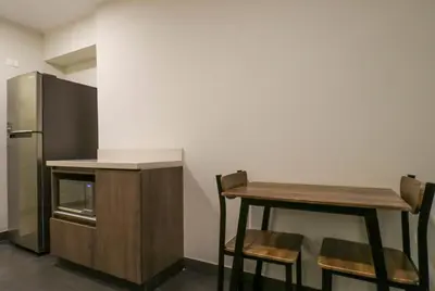 a kitchen with a counter and a table and a refrigerator at Soul by Wynwood House in Lima