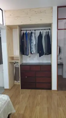 a room with a closet with clothes on hangers at CASITA PARA FIN DE SEMANA in Chincha Baja