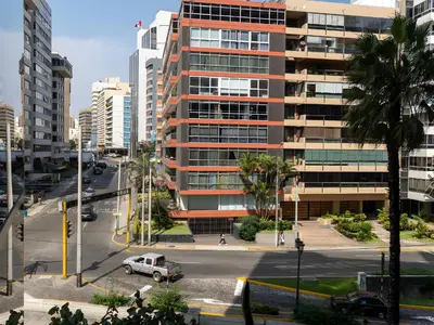 a truck parked in front of a tall building at Moderno 2BR Center Miraflores- Balta 301 in Lima