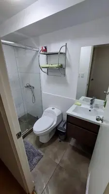 a bathroom with a toilet and a sink and a shower at Apartamento Varela 3 dormitorios in Lima