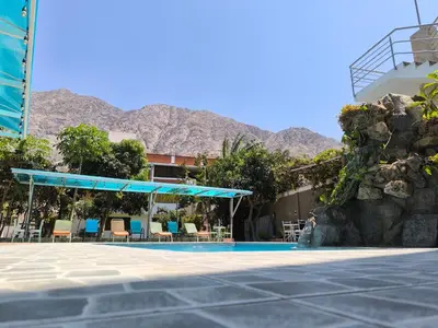 a resort with a swimming pool with mountains in the background at El Paraíso de Lunahuaná in Lunahuaná