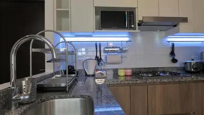 a kitchen with a sink and a counter top at Hermoso apartamento en San Isidro in Lima