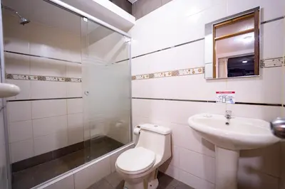 a bathroom with a toilet and a sink at Hostal Los Balcones in Nazca