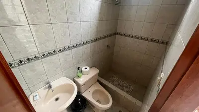 a small bathroom with a toilet and a sink at Casa Grande de Campo en Huachipa in Lima