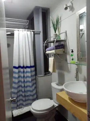 a bathroom with a toilet and a sink at Bonito y Moderno 1 o 2 dormitorios in Lima