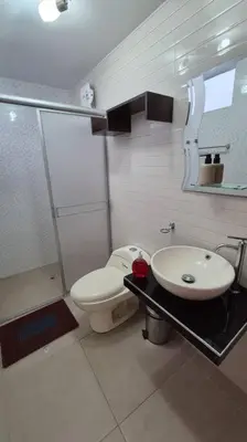 a bathroom with a toilet and a sink at Apartamento duplex a 1 cuadra de Playa Naplo in Pucusana