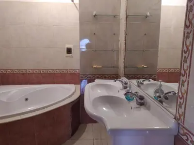 a bathroom with a tub and a sink and a bath tub at Departamento frente a palacio gobierno in Lima
