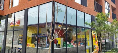 a store front with a lot of glass windows at Pacific apartamento Miraflores in Lima