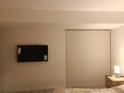 a flat screen tv on the wall of a bedroom at Piso 31, Último piso, con vista Panorámica in Lima