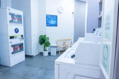 a laundry room with white appliances in a room at 1 Habitación en Apto de 2 habitaciones en Centro Financiero San Isidro in Lima