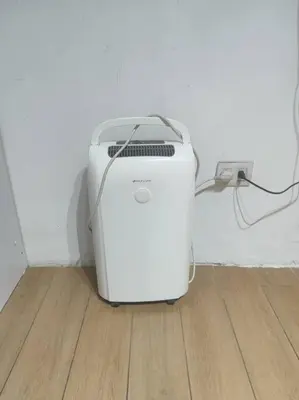 a white toaster sitting on a floor next to a wall at Cómodo Estudio Miraflores in Lima