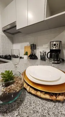 a kitchen counter with a plate and a wine glass at Hermoso departamento in Lima