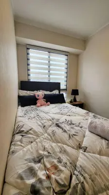 a teddy bear sitting on top of a bed at Hermoso departamento in Lima
