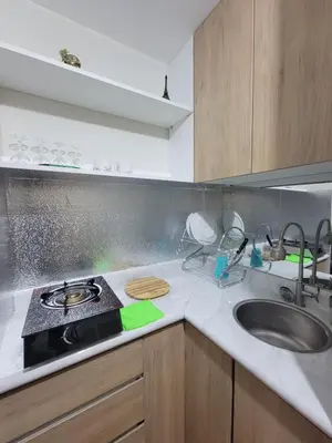 a kitchen with a sink and a counter top at Departamento, LUJO HOGAR cerca a PLAZA NORTE - UNI AEROPUERTO in Lima