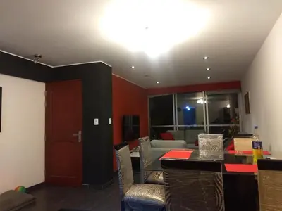 a living room with a table and a couch at Moderno Apartamento Vista al Parque - San Borja Sur - Lima Perú in Lima