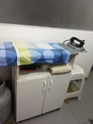 a bed sitting on top of a small table at Moderno Apartamento Vista al Parque - San Borja Sur - Lima Perú in Lima