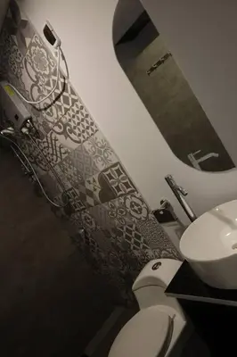 a bathroom with a toilet and a sink and a mirror at Casa sabina aeropuerto entera in Lima